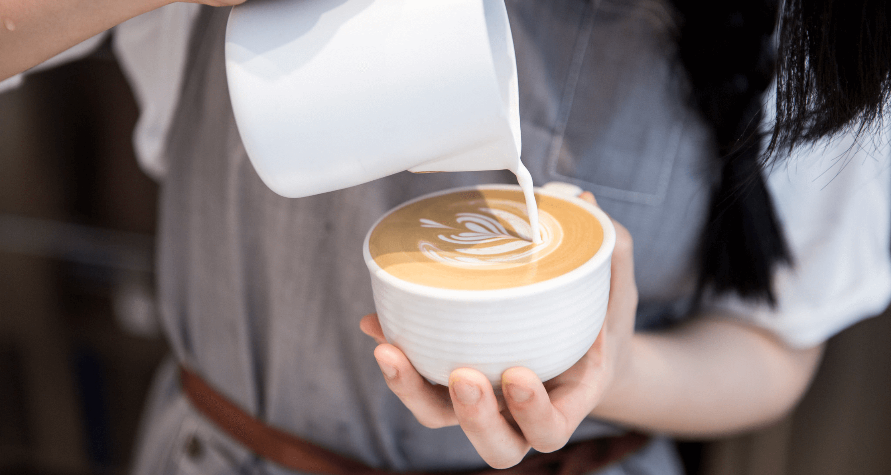 https://espressoclub.coffee/cdn/shop/articles/barista-pouring-latte-art-espresso-club.png?v=1749779039
